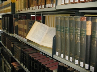 Ansicht Bibliothek OLG Oldenburg ,Altes Buch (Schmuckbild)