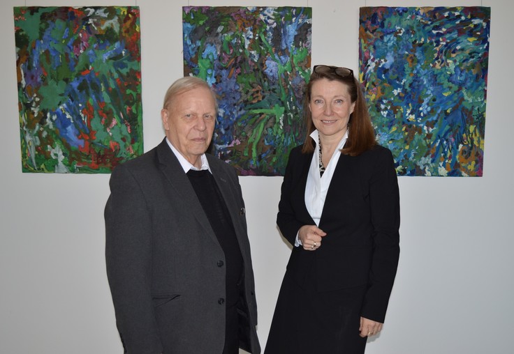 Kunst im OLG, Gortchakova, Die frühen Bilder. Frau van Hove mit Herrn Weichardt bei der Ausstellungseröffnung (Foto)